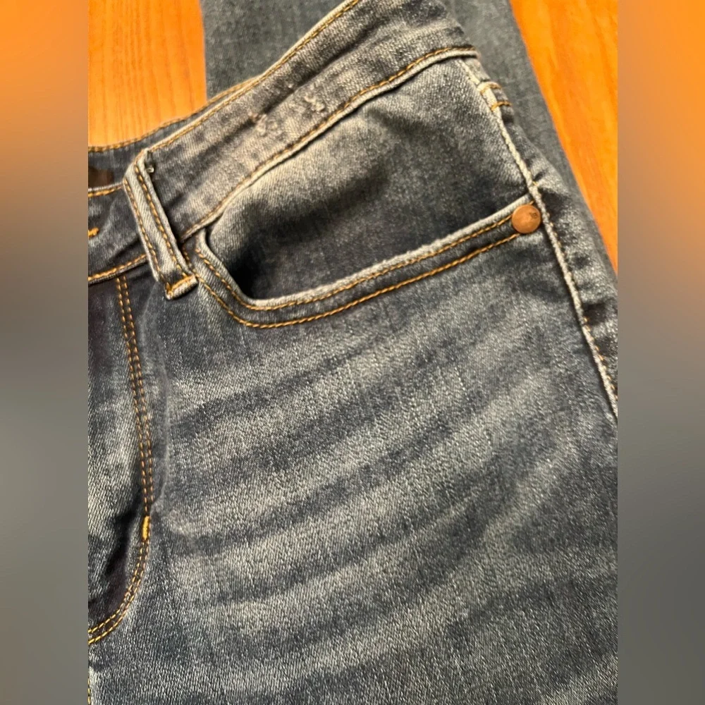 Judy Blue Mid Rise Relaxed Fit Distressed Cropped Blue Denim‎ Jeans Size 30